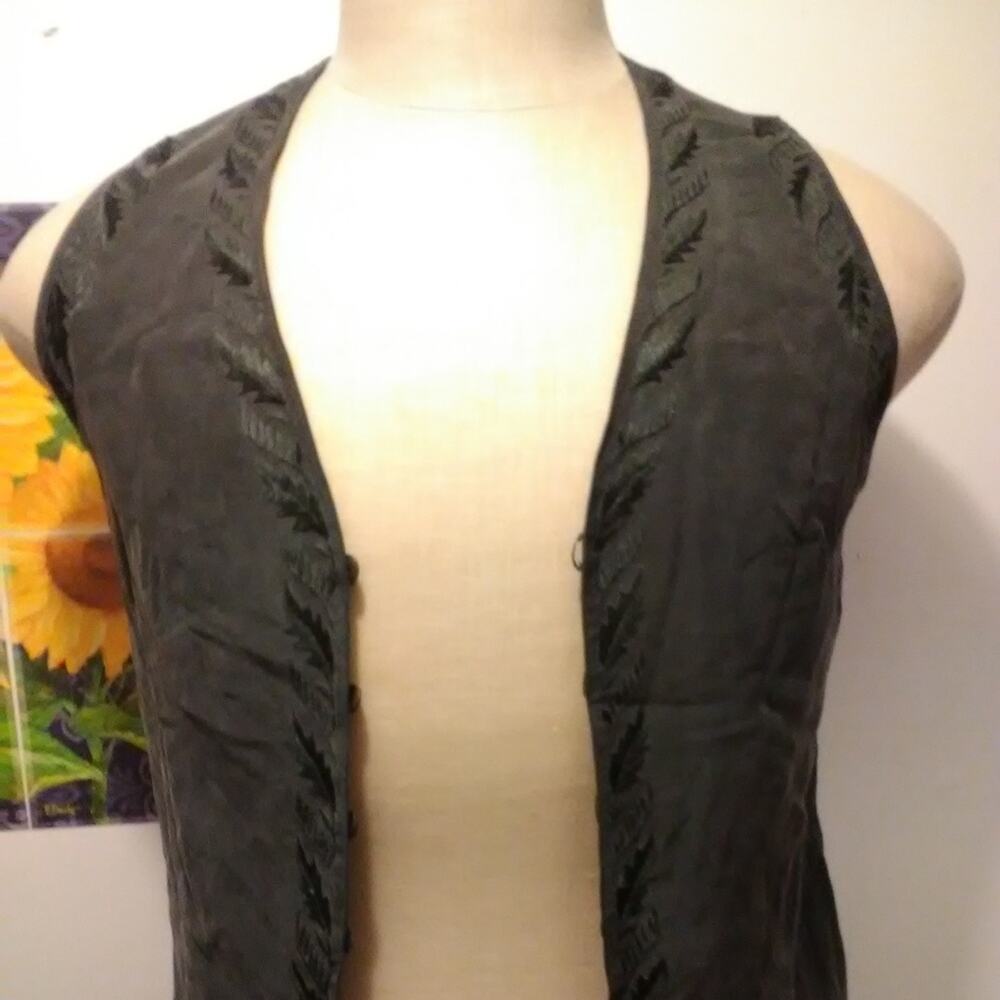 Emanuel Ungaro Size 6/40 100% Silk Vest C5